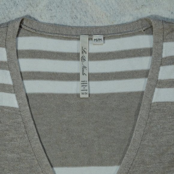 Leo & Nicole Gray White Pink Button-Front V-Neck - Picture 2 of 7